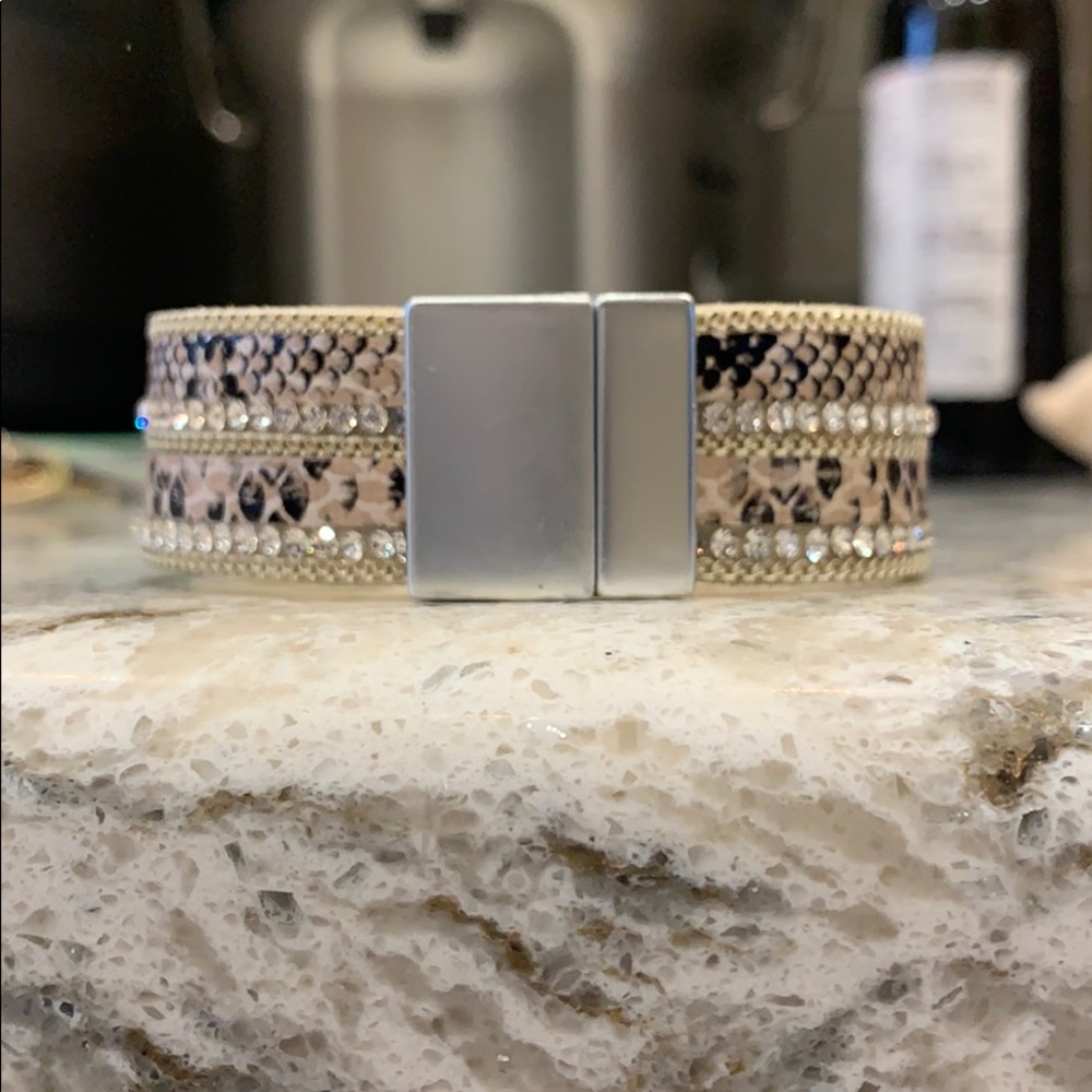 Python Print Leather Magnetic Crystal Bracelet - Picture 5 of 8